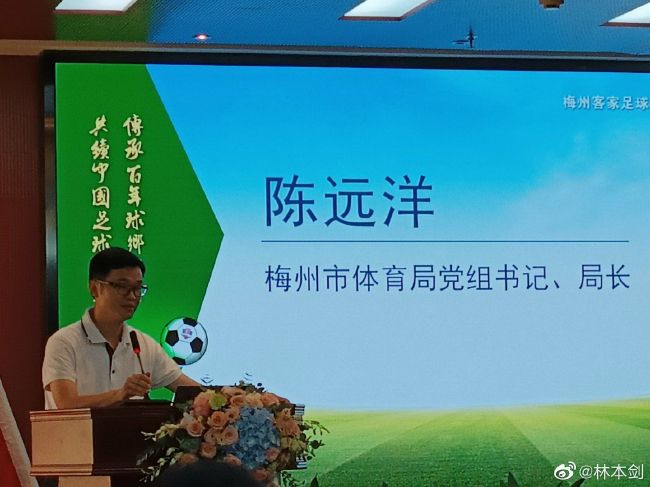 影片将镜头伸进战乱中流浪难民的生活深处，展示了伊朗的社会现实和底层人民的悲惨生活。